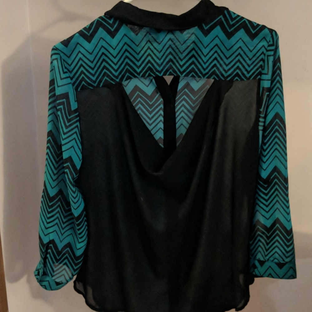 Sheer patterned blouse - Picture 2 of 3